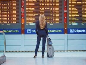 reptér nő bőrönd